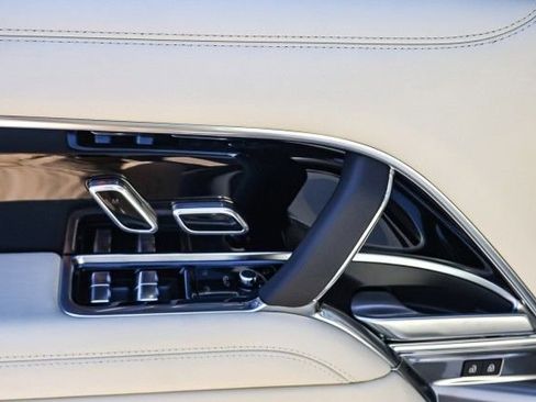 New 2025 Land Rover Range Rover SE image 16
