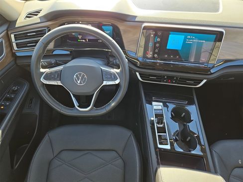 Used 2025 Volkswagen Atlas SE image 14