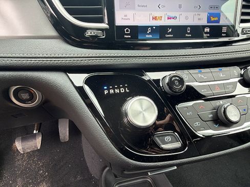New 2026 Chrysler Pacifica Select FWD image 25