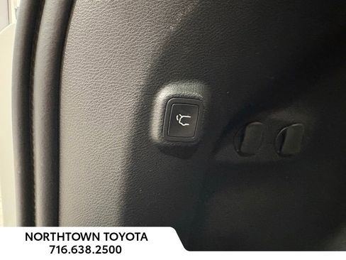 Used 2019 Jeep Cherokee Limited image 9