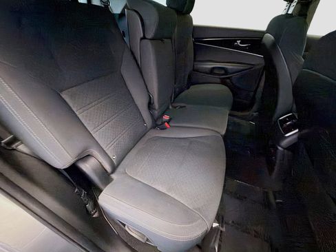 Used 2018 Kia Sorento FWD image 14