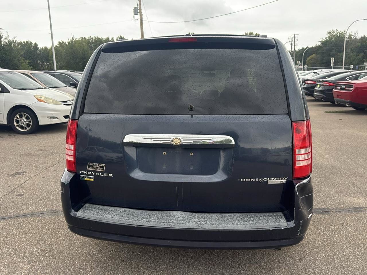 Used 2009 Chrysler Town & Country LX FWD image 6