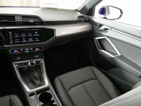 New 2025 Audi Q3 2.0T Premium image 23