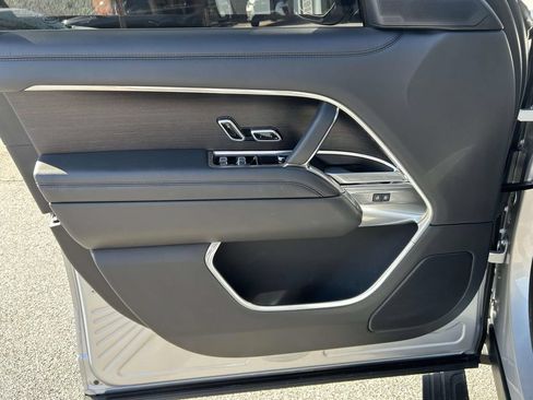 Used 2025 Land Rover Range Rover SE AWD/4WD image 16