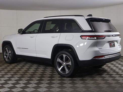 Used 2023 Jeep Grand Cherokee Limited w/ Luxury Tech Group II image 11