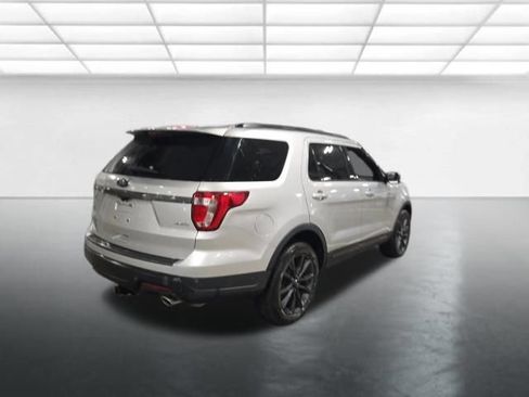 Used 2019 Ford Explorer XLT w/ Equipment Group 202A AWD/4WD image 4