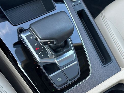 Used 2023 Audi Q5 Premium w/ Convenience Package image 21