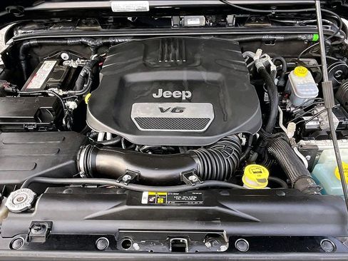 Used 2018 Jeep Wrangler Unlimited Sport w/ Connectivity Group image 10