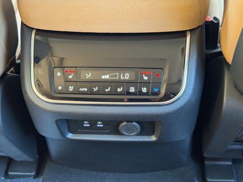 Used 2025 INFINITI QX80 Sensory w/ Premium Cargo Package AWD/4WD image 40