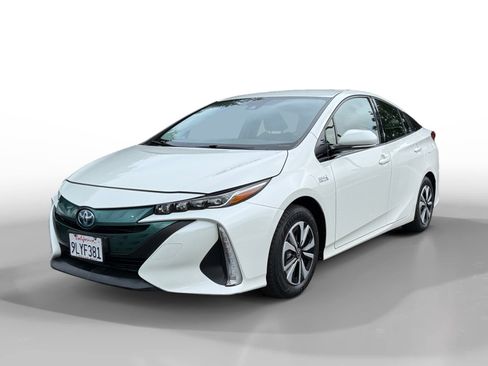Used 2018 Toyota Prius Prime Plus FWD image 1