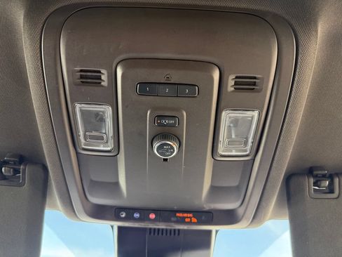 Used 2023 Chevrolet Suburban LT RWD image 31