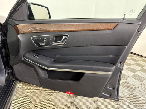 Used 2014 Mercedes-Benz E 350 4MATIC Sedan image 16