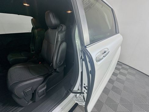 Used 2025 Toyota Sienna Limited FWD image 26