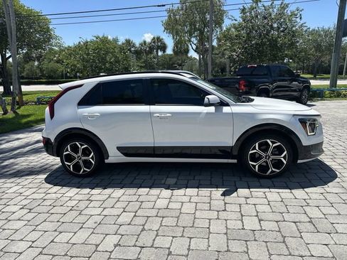 Used 2023 Kia Niro EX Touring FWD image 20