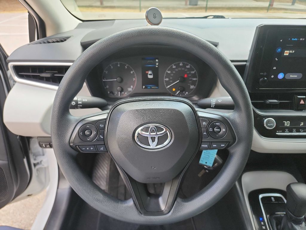 Used 2023 Toyota Corolla LE FWD image 15