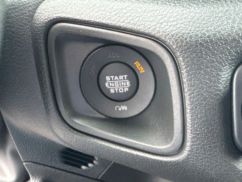 New 2025 Jeep Gladiator Sport image 31