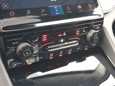 Used 2022 Jeep Grand Cherokee Limited 4xe image 16