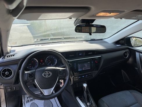 Used 2018 Toyota Corolla LE FWD image 14