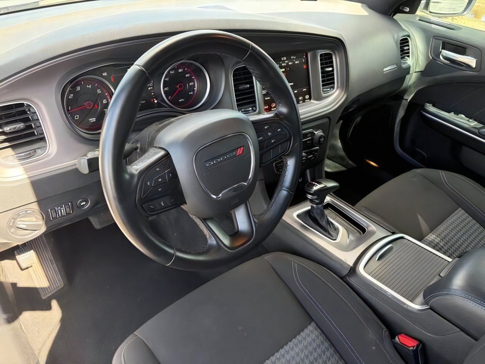 Used 2023 Dodge Charger SXT RWD image 15