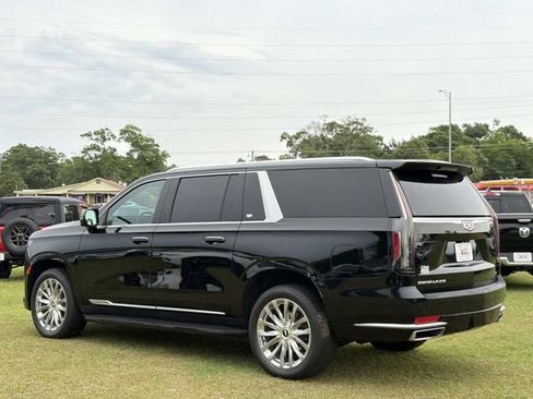 Used 2023 Cadillac Escalade ESV Premium Luxury AWD/4WD image 12