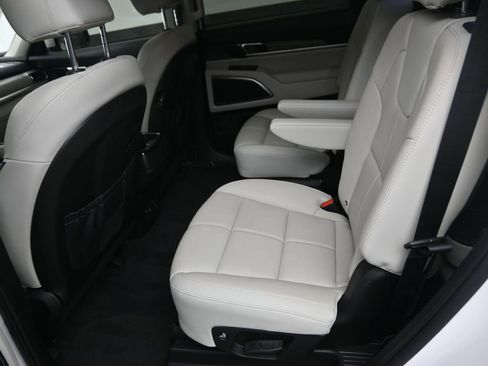 Used 2022 Kia Telluride SX w/ Towing Package image 11