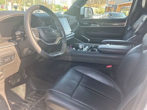 Used 2022 Jeep Wagoneer Series III w/ Flexible Seating Group image 5