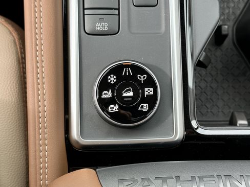 New 2026 Nissan Pathfinder Platinum image 22