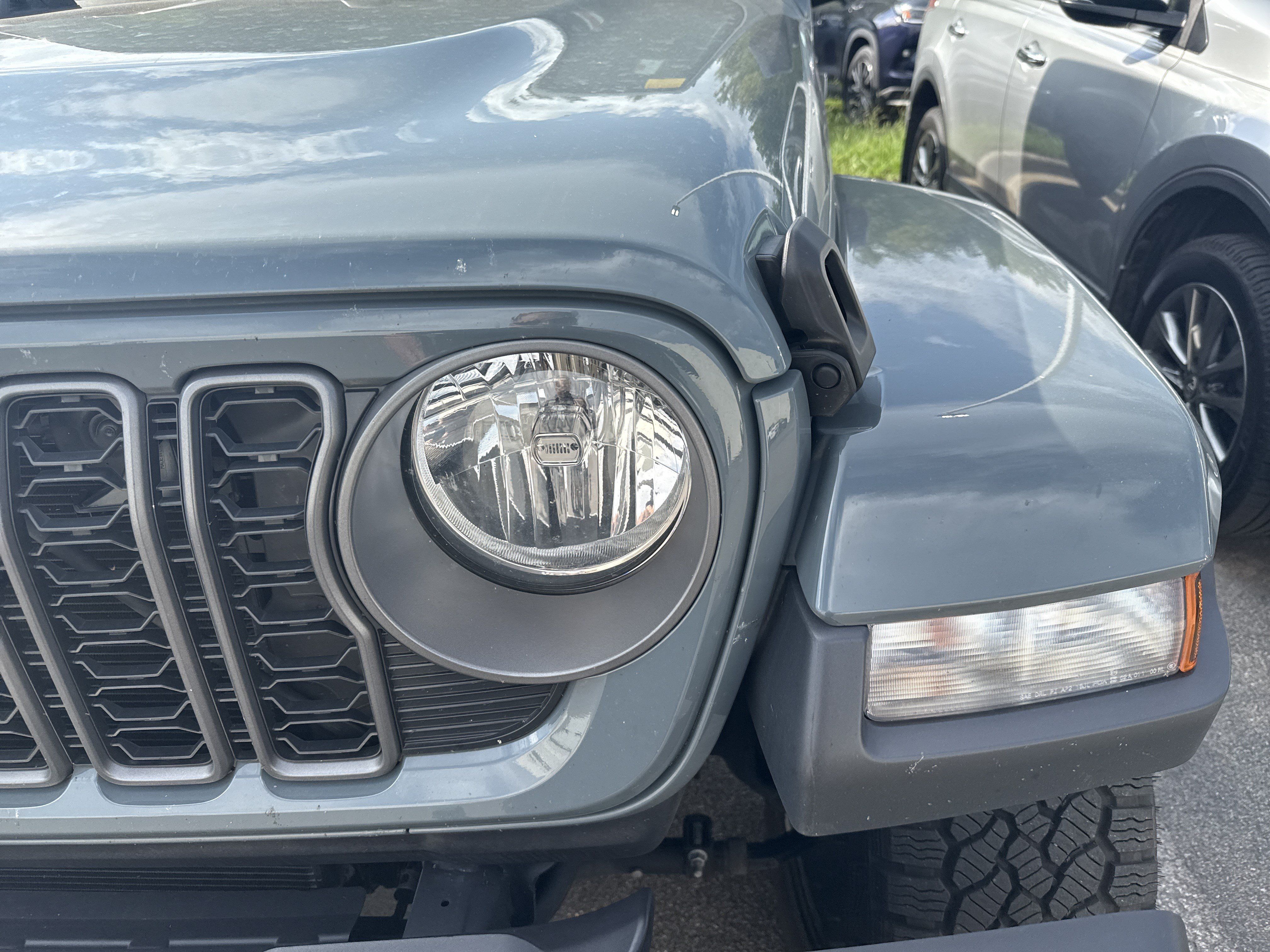 Used 2025 Jeep Gladiator Sport AWD/4WD image 11