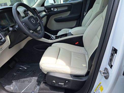 Used 2024 Volvo XC40 B5 Ultimate w/ Climate Package AWD/4WD image 23