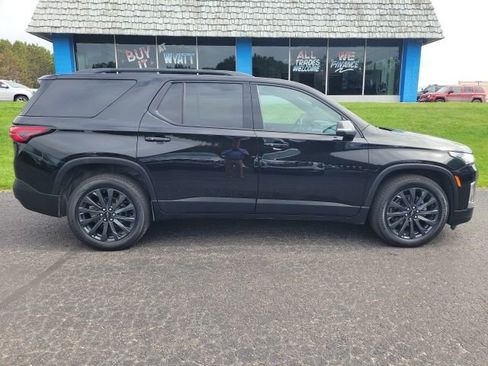Used 2022 Chevrolet Traverse RS image 3