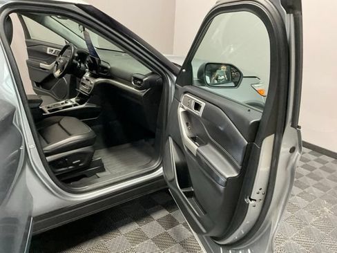 Used 2022 Ford Explorer XLT w/ Equipment Group 202A AWD/4WD image 23