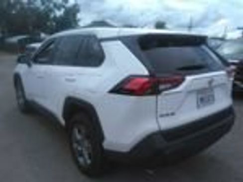 Used 2024 Toyota RAV4 XLE FWD image 2