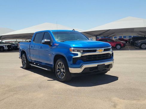 Used 2024 Chevrolet Silverado 1500 LT w/ Z71 Off-Road Package AWD/4WD image 2