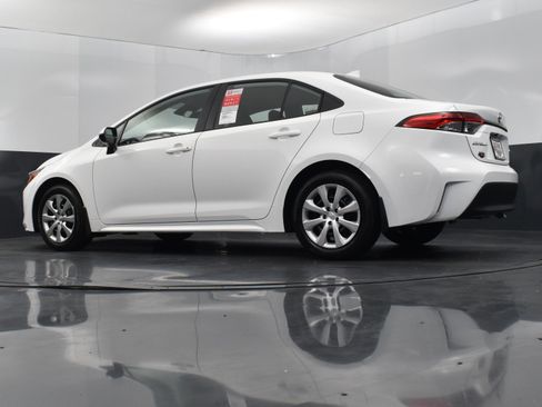 Used 2025 Toyota Corolla LE image 37