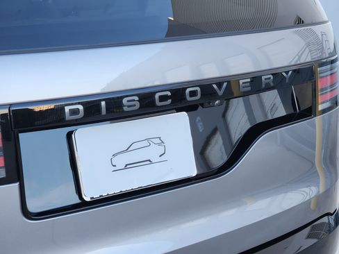 Certified 2025 Land Rover Discovery Dynamic SE image 13