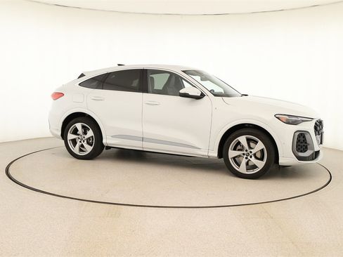 Certified 2025 Audi Q5 Prestige w/ 20" Wheel Package image 9