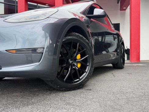Used 2022 Tesla Model Y Long Range AWD/4WD image 2