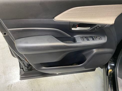 Used 2025 Toyota Grand Highlander FWD image 19