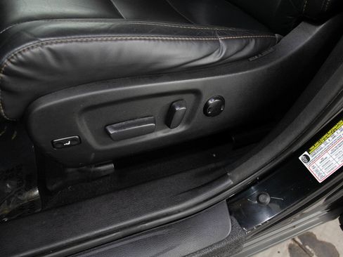 Used 2018 Toyota Highlander AWD V6 image 22