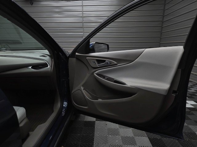 Used 2020 Chevrolet Malibu LT FWD image 32