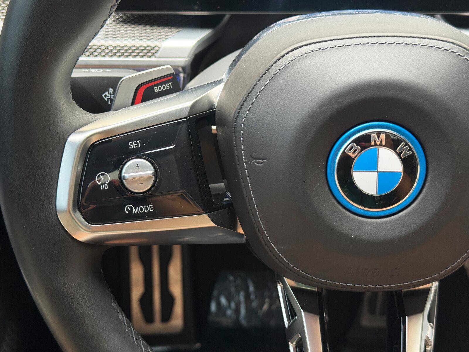 Used 2023 BMW i7 xDrive60 w/ Executive Package 2 AWD/4WD image 22