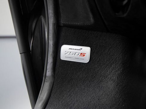 Used 2024 McLaren 750S Spider RWD image 22