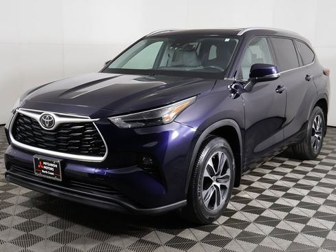 Used 2022 Toyota Highlander XLE image 9