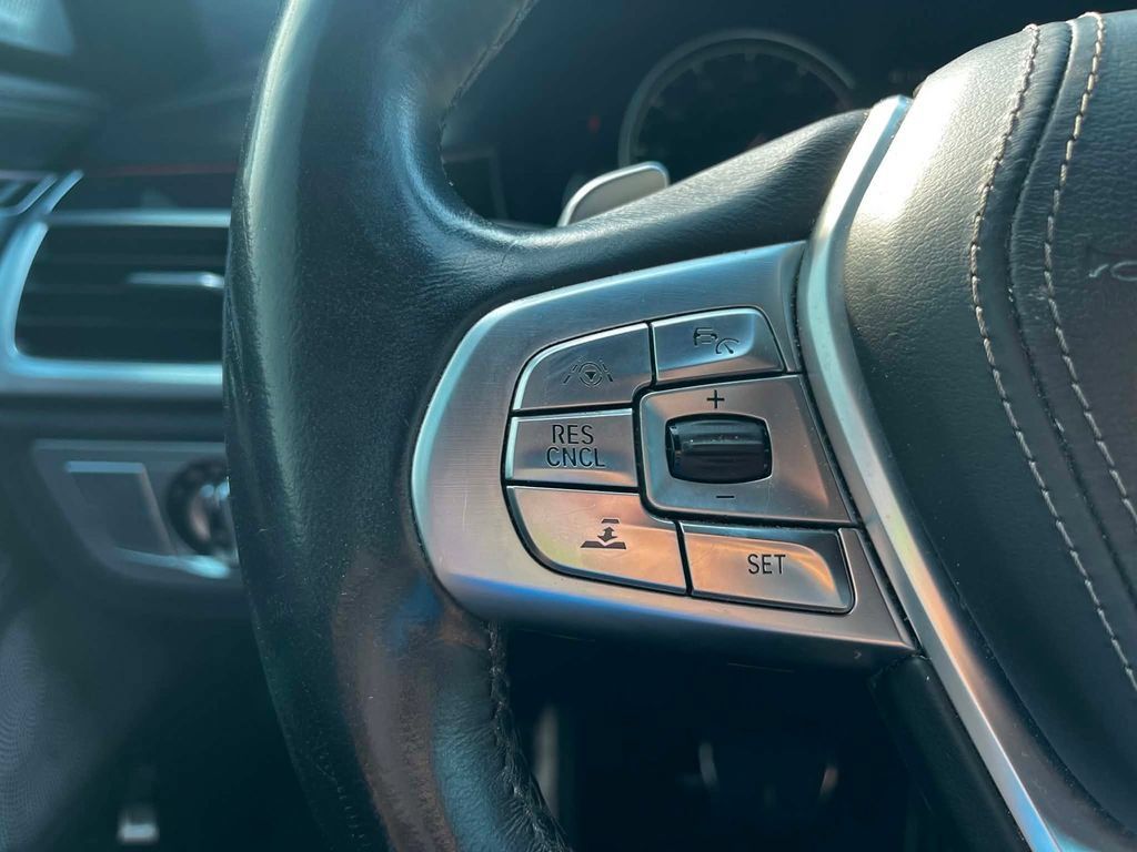 Used 2018 BMW 750i xDrive AWD/4WD image 22