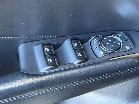 Used 2018 Lincoln MKC Reserve w/ Lincoln MKC Climate Package AWD/4WD image 11