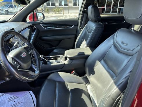 Used 2022 Cadillac XT6 Premium Luxury w/ Technology Package image 11