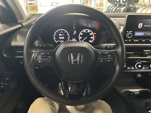 Used 2023 Honda HR-V LX image 9