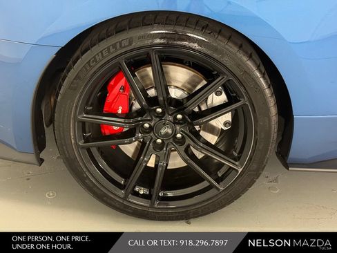 Used 2021 Ford Mustang Shelby GT500 w/ Technology Package RWD image 11