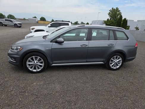Used 2019 Volkswagen Golf Alltrack SE AWD/4WD image 2