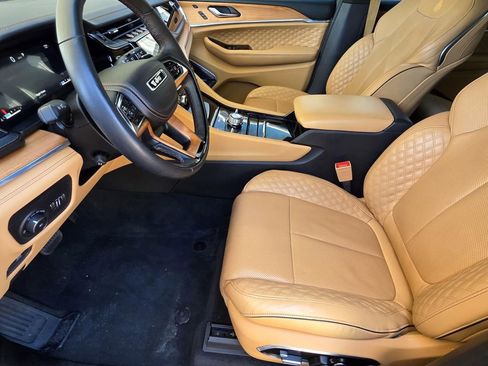 Used 2024 Jeep Grand Cherokee L Summit AWD/4WD image 7